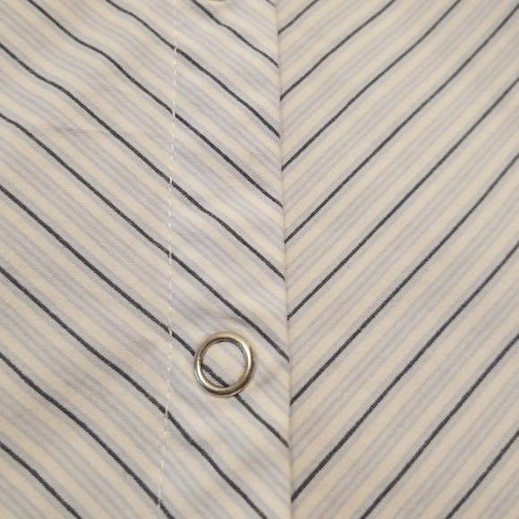 !LAST CHANCE! 🔴4/20 EUC Stripe blouse - Picture 2 of 2